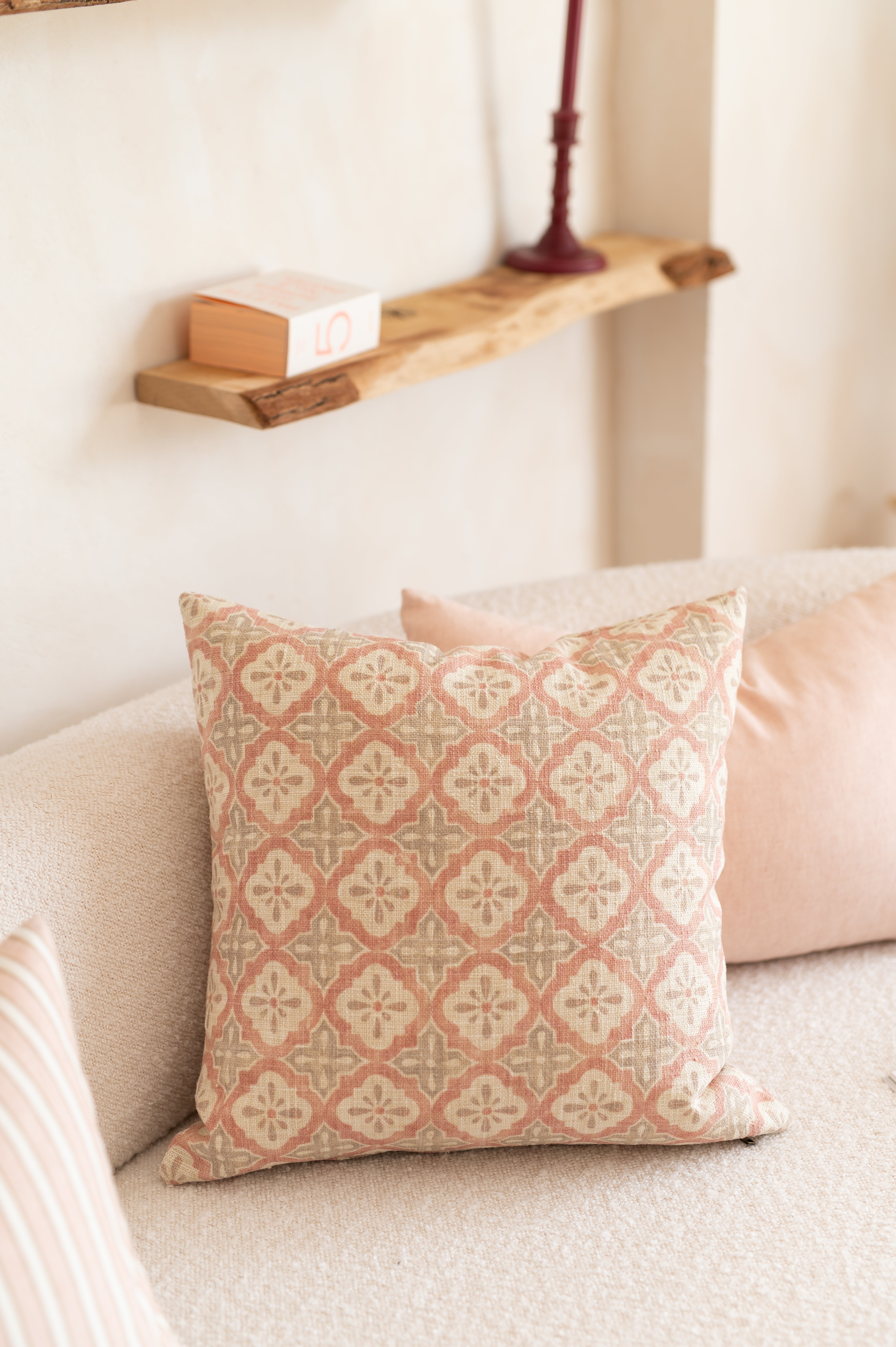 Cojín Artesano Estampado Rosa