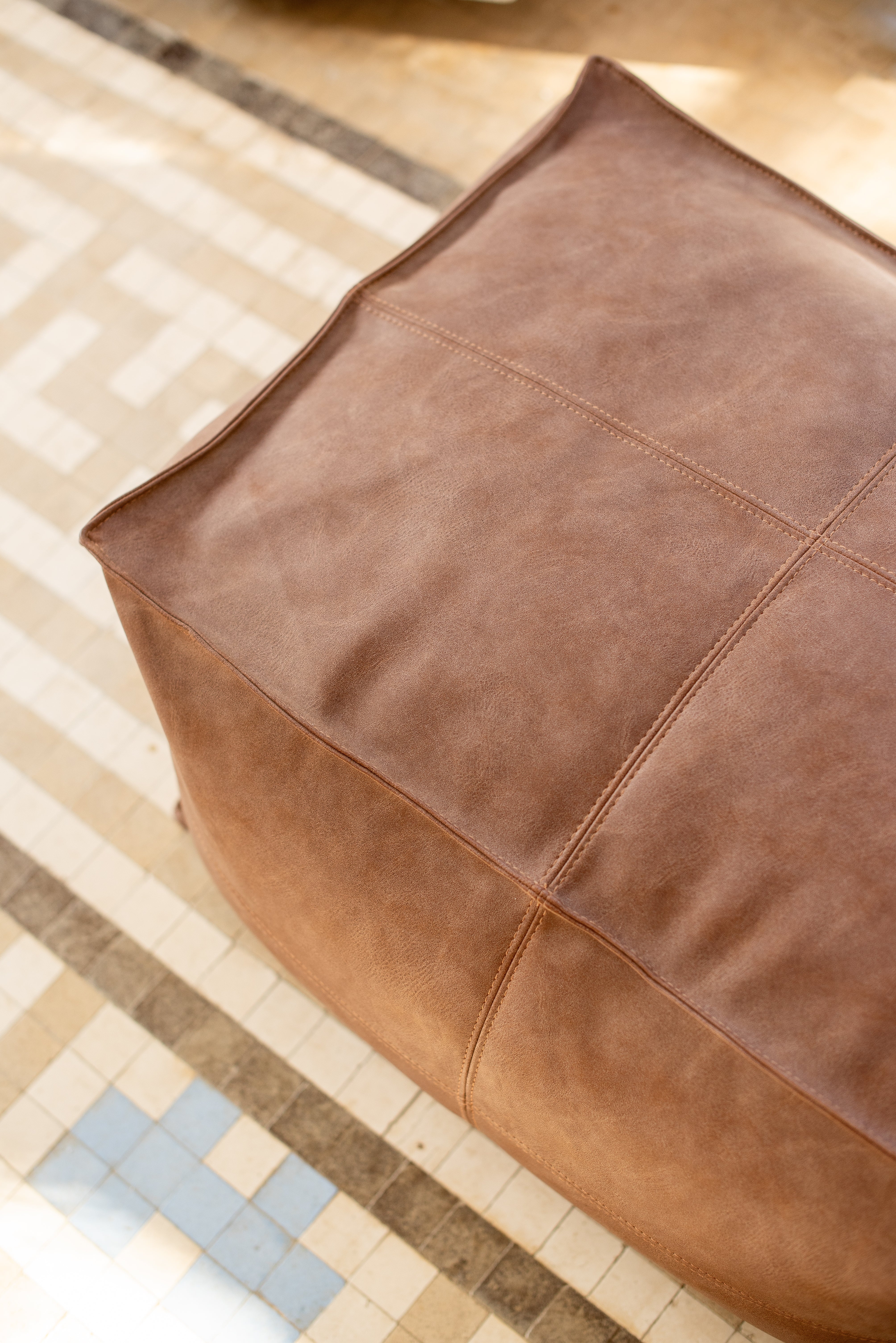 Aged leather effect pouf | rectangular