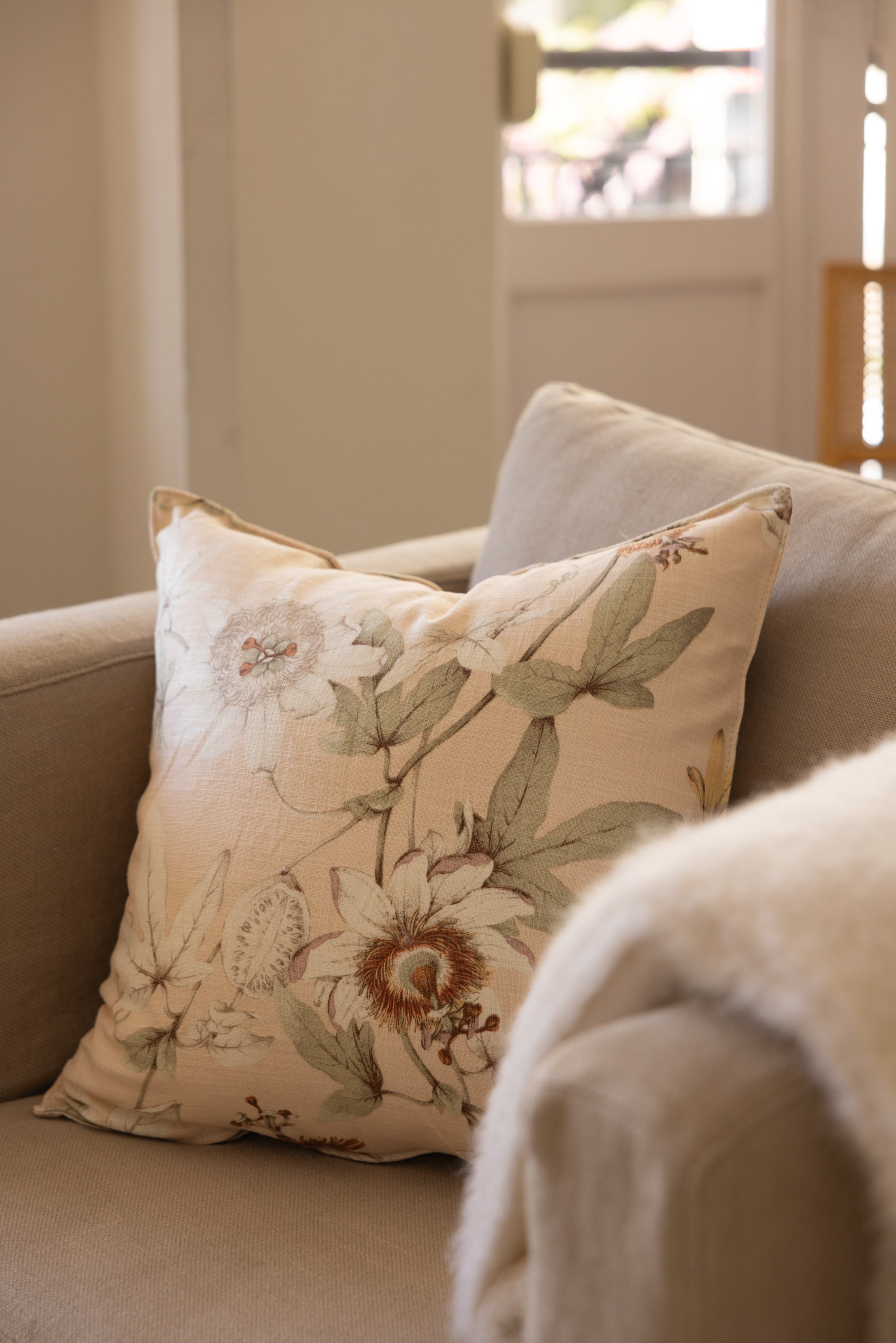 Cojín Artesano Flor Passiflora