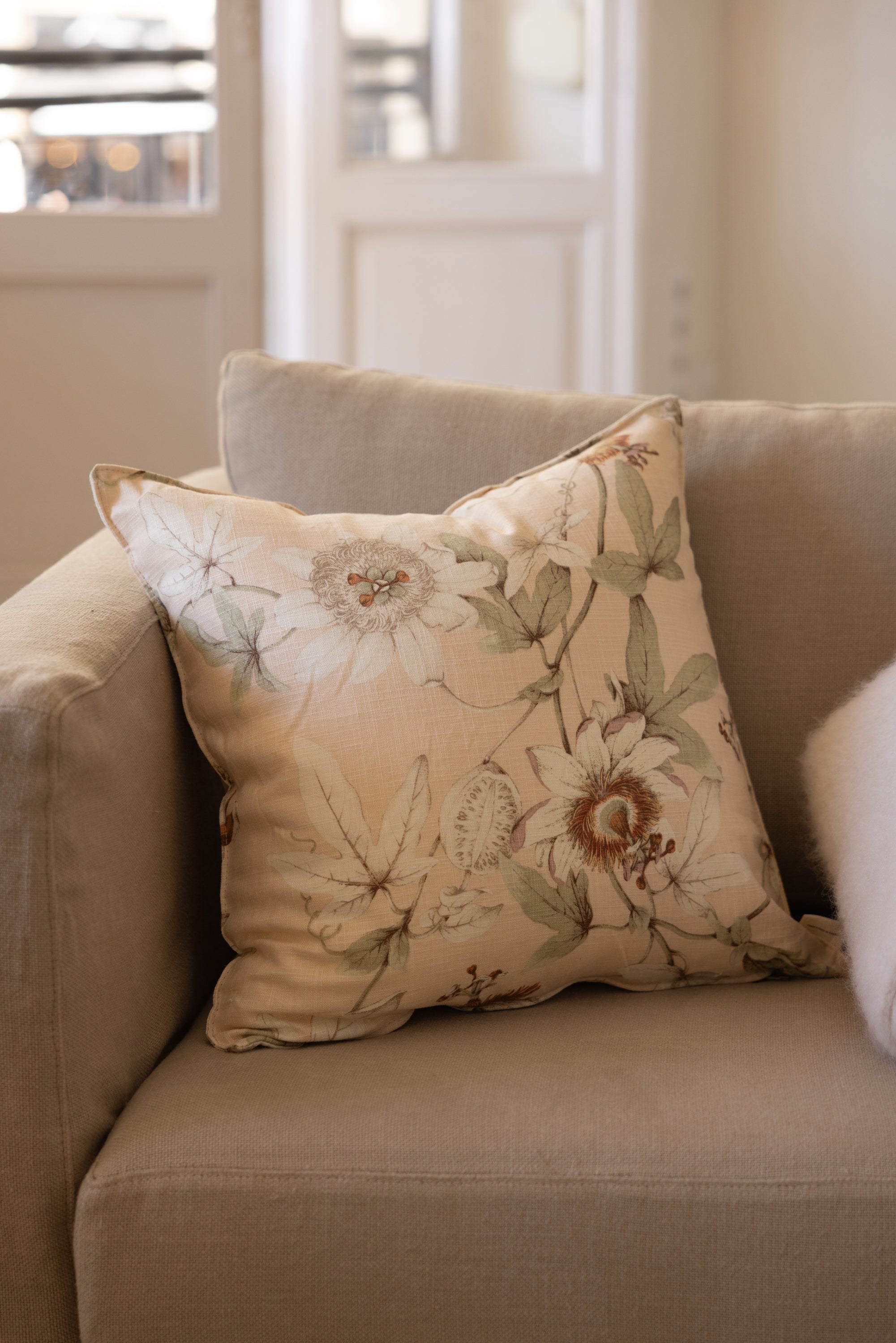 Cojín Artesano Flor Passiflora