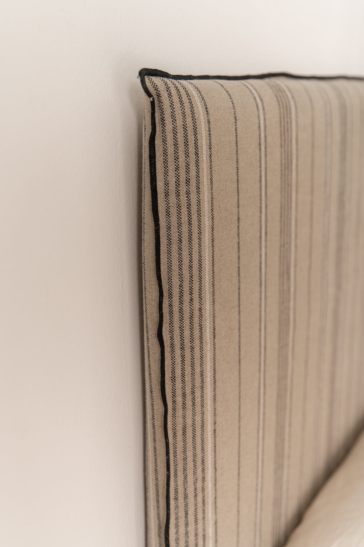 cabecero-de-cama-de-rayas