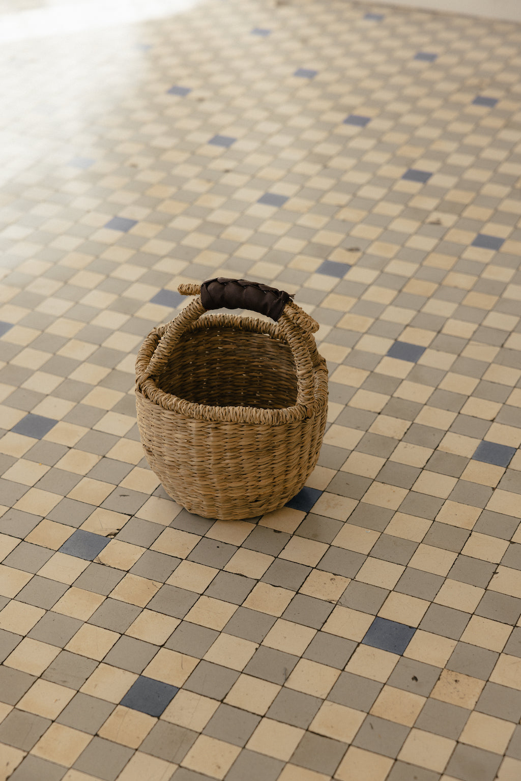 Cesta Artesana Fibra Natural Asa Cuero