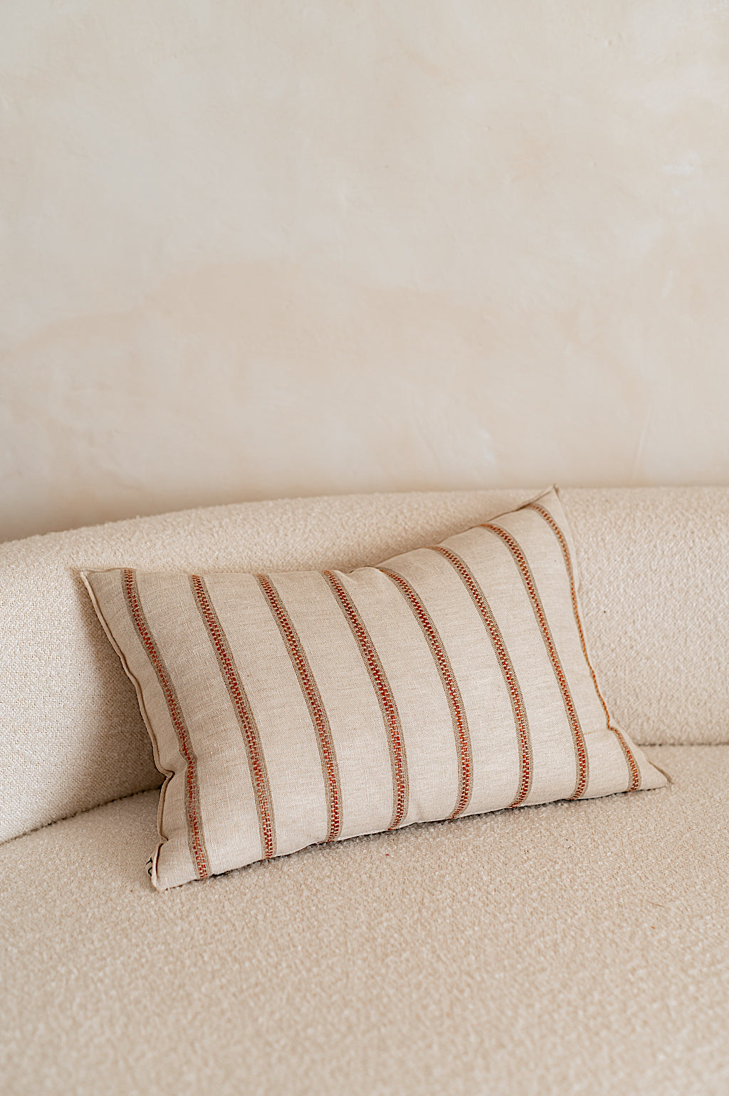 cojín-rayas-granates-tccollection