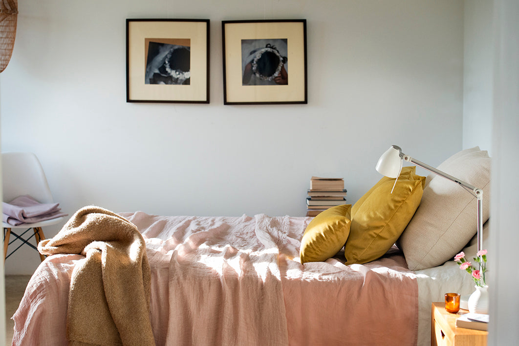 terciopelo mostaza-cojin