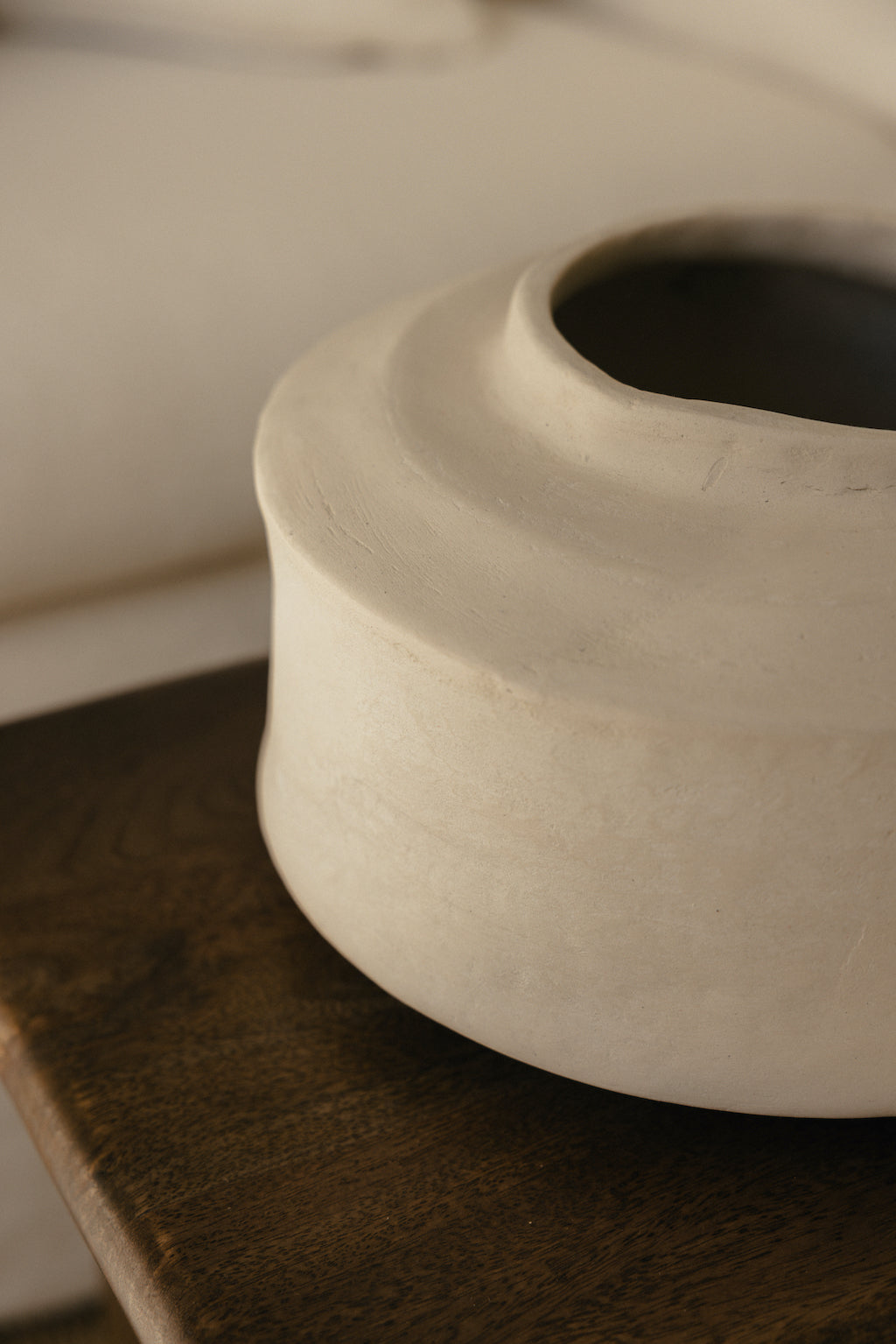 jarrón de ceramica en crudo redondo 
