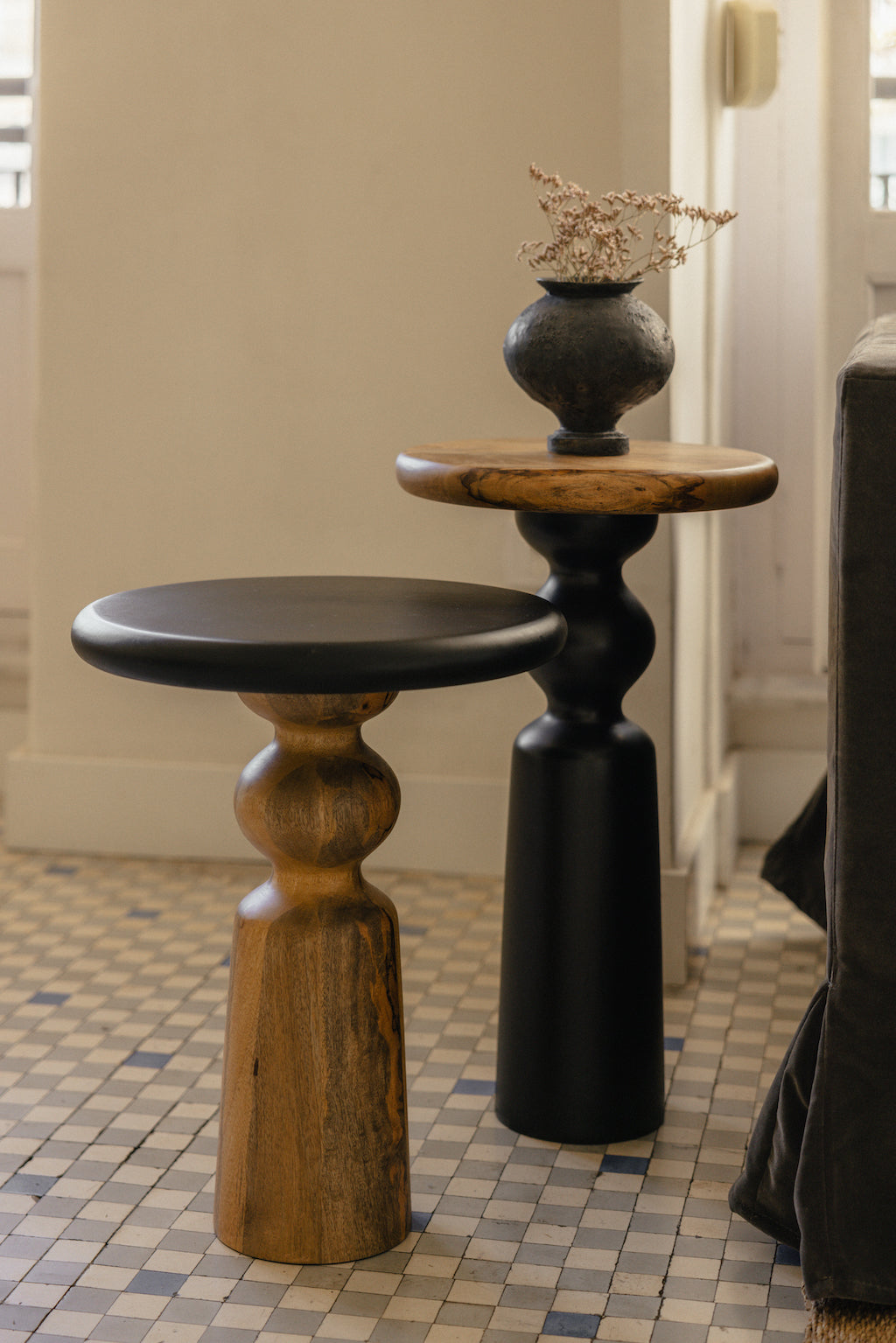 Mesita Redonda Base en Negro