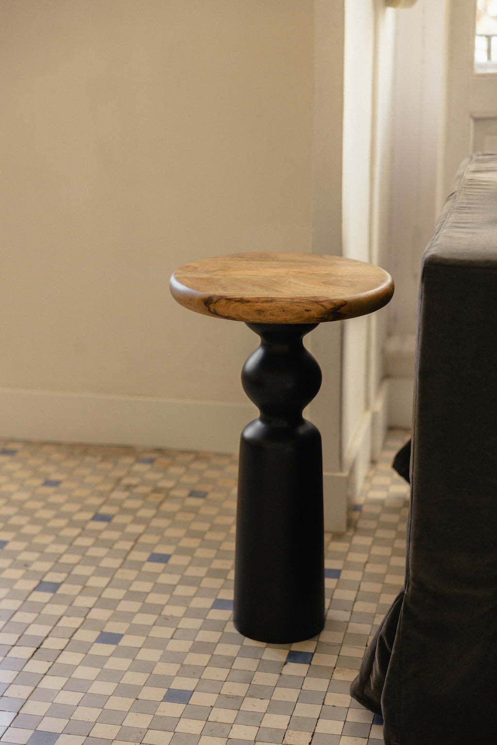 Mesita Redonda Base en Negro