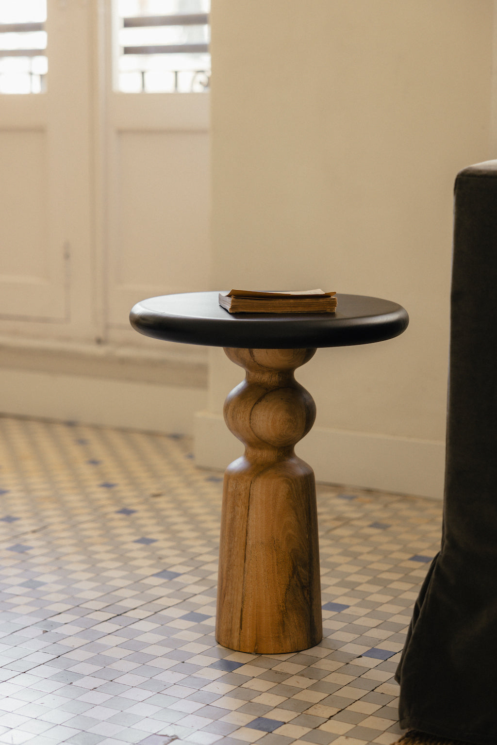 Mesita Redonda Base en Mango