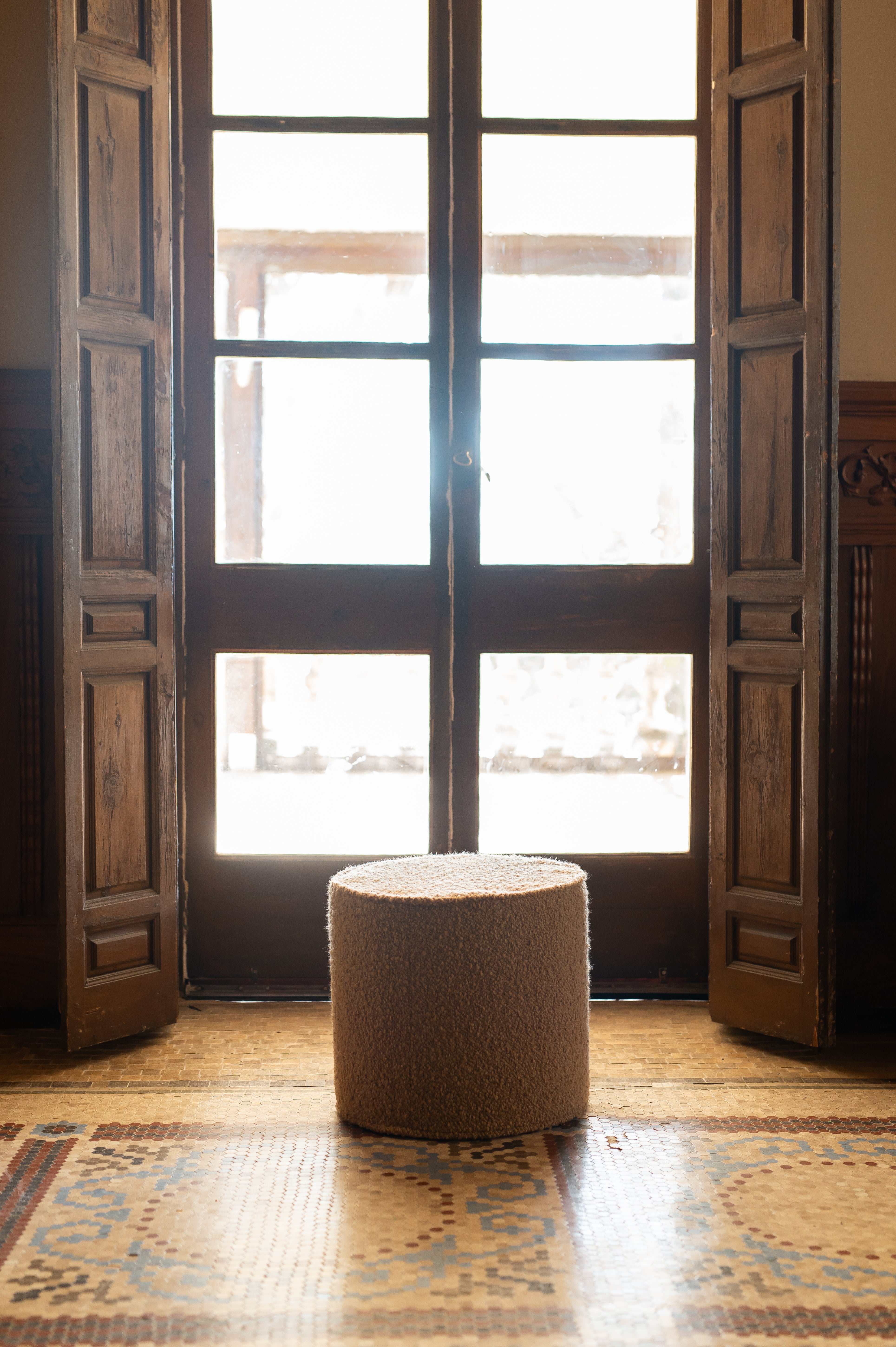 Pouf artesano rizo bouclé marrón algodón hecho a mano España
