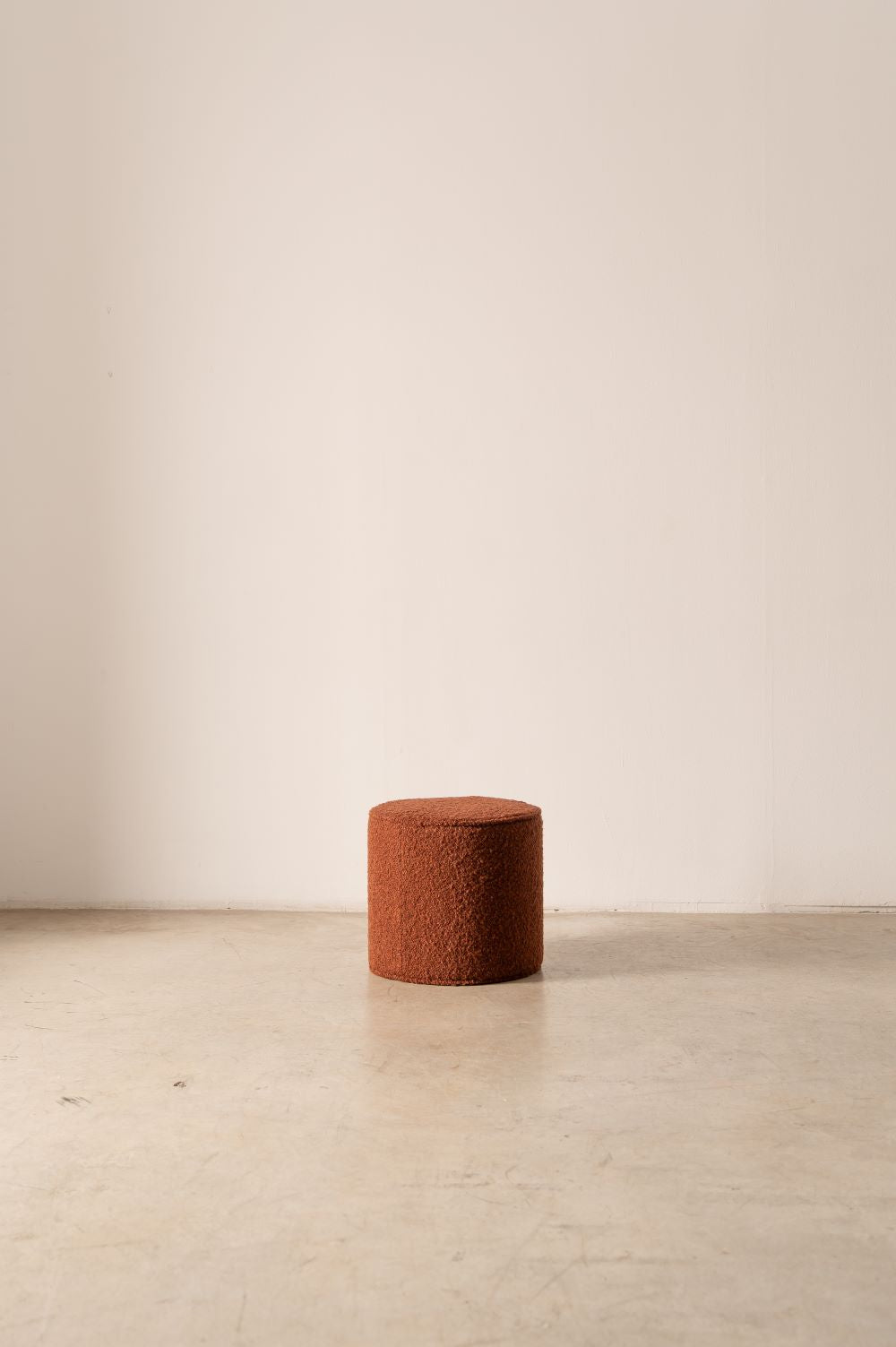 Pouf artesano rizo bouclé burdeos algodón hecho a mano España
