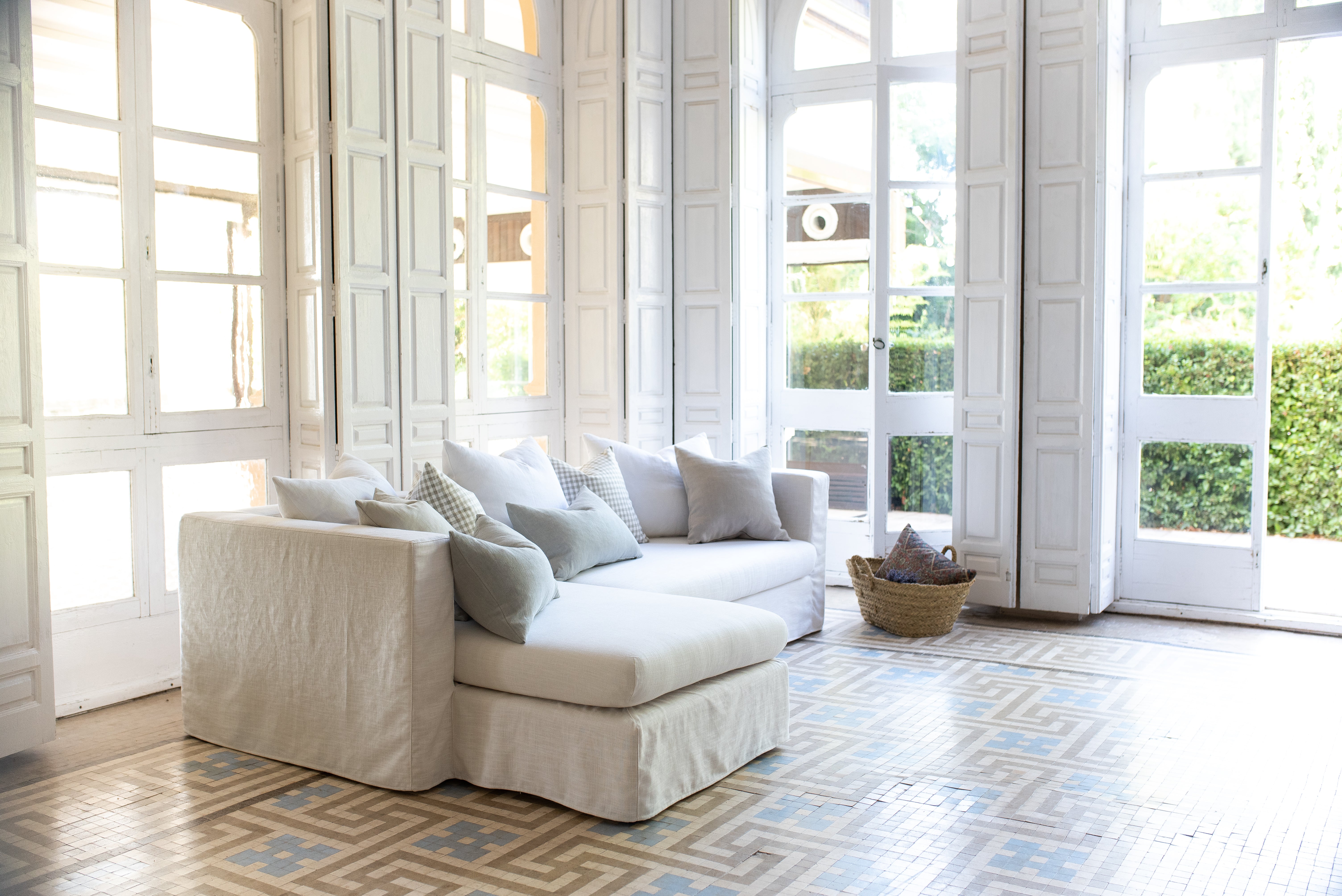 Sofa en forma de L en lino natural y hecho en Esapaña